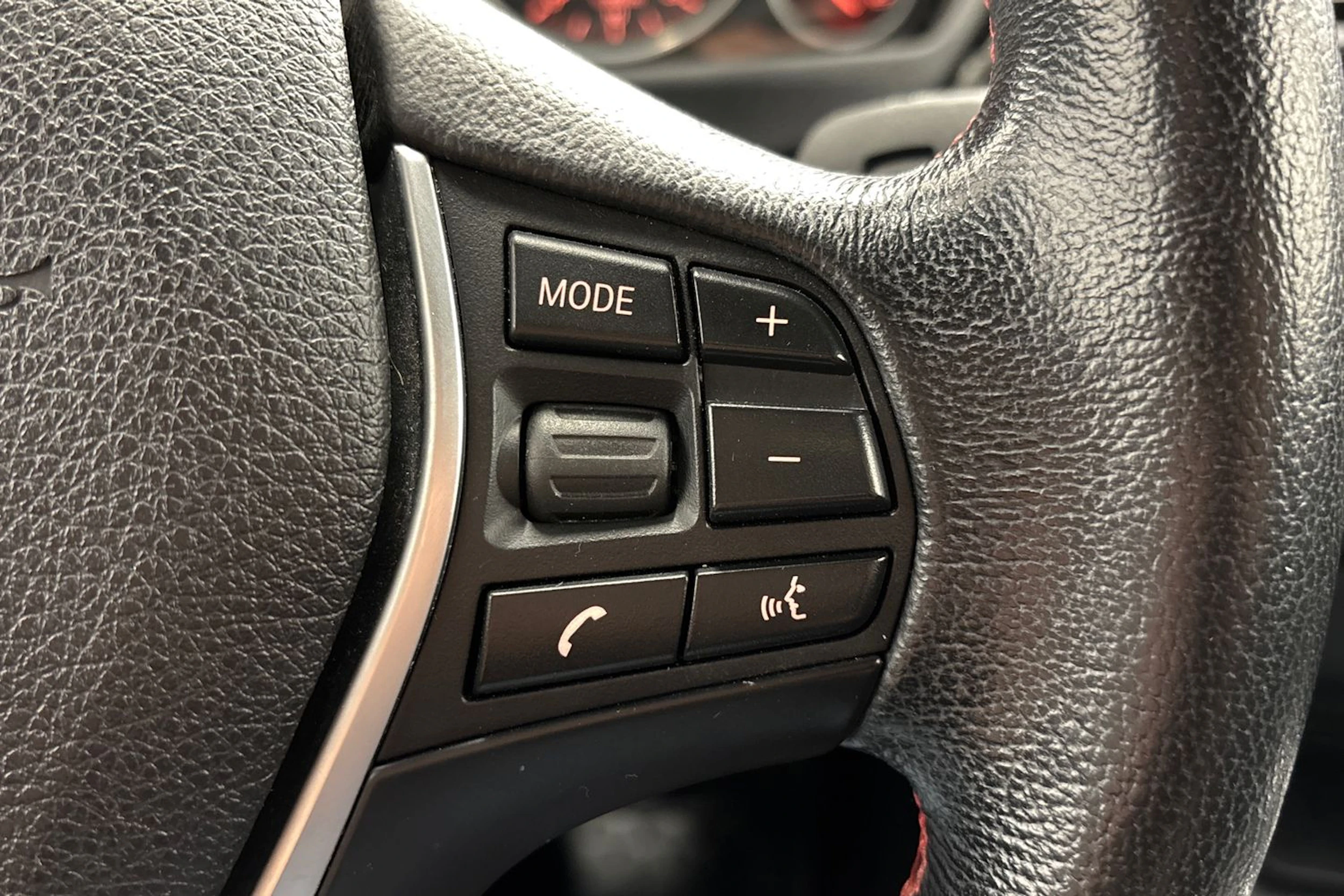 punainen BMW 316 2015 kuva 14.
