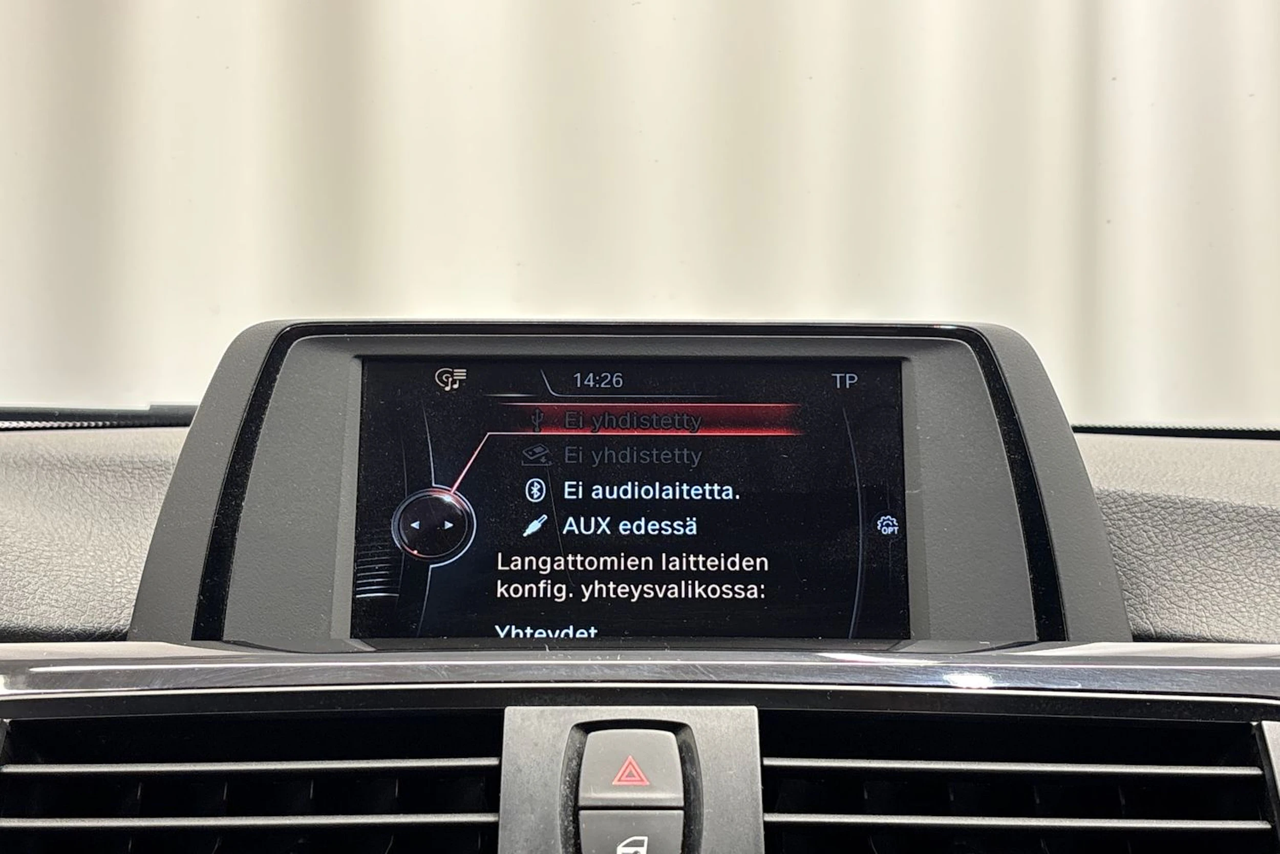 punainen BMW 316 2015 kuva 16.