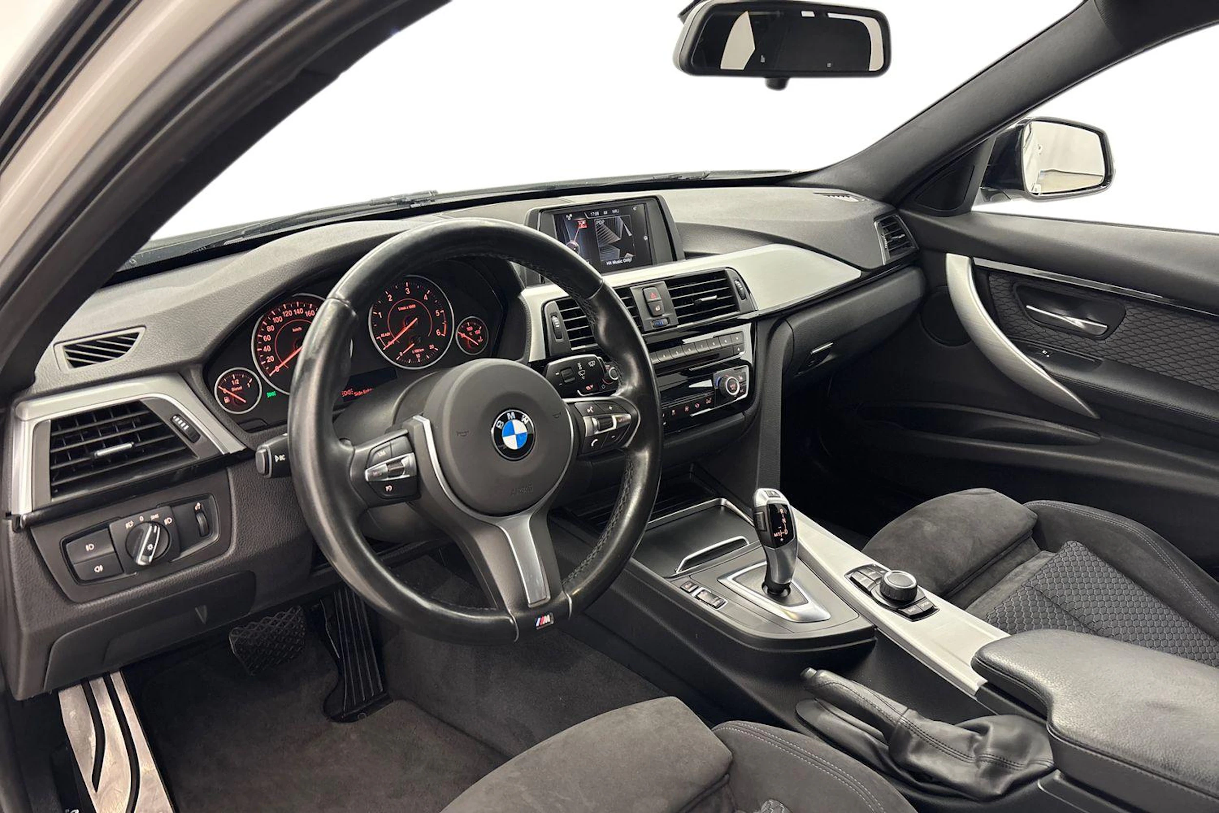 valkoinen BMW 316 2017 kuva 6.