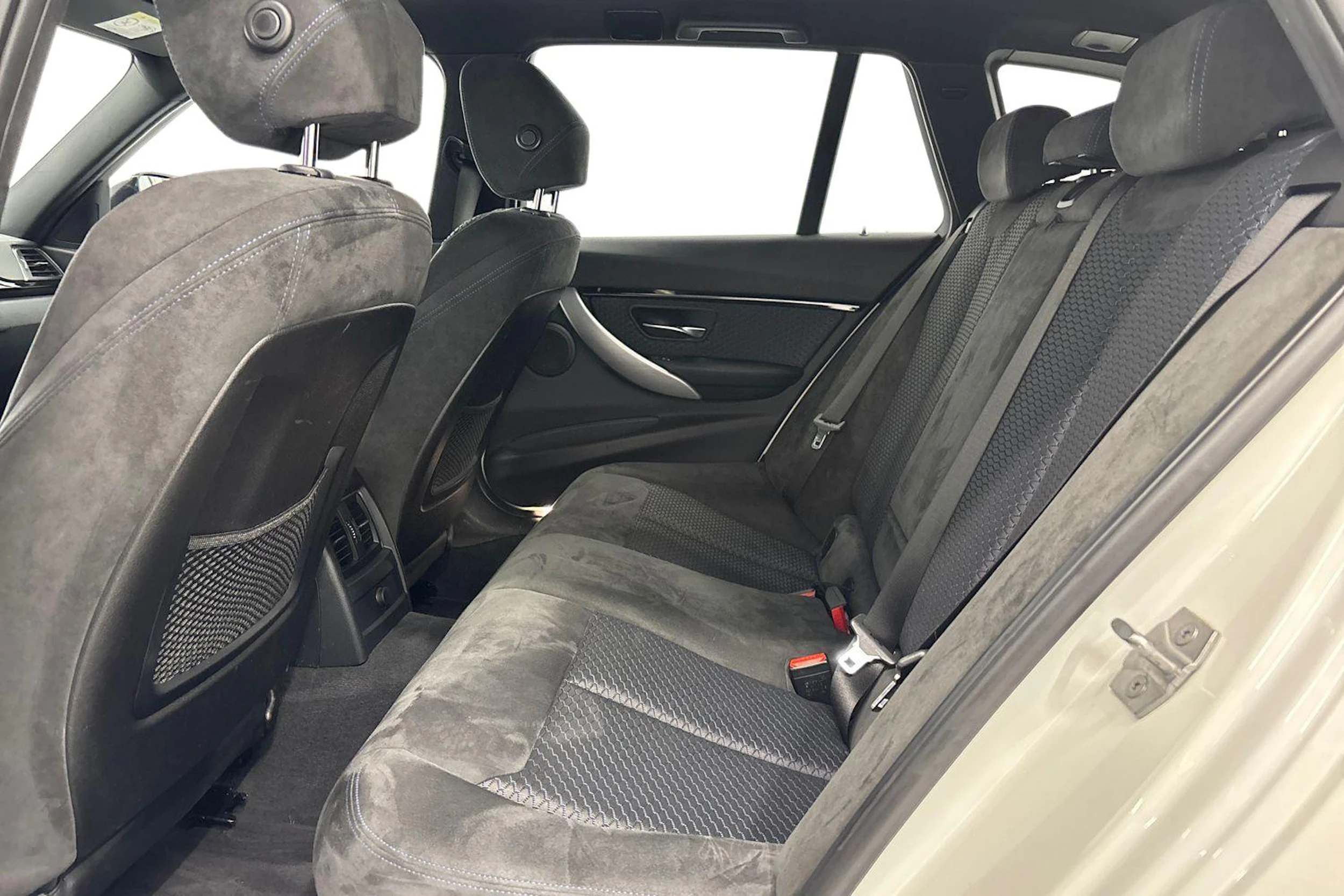 valkoinen BMW 316 2017 kuva 8.