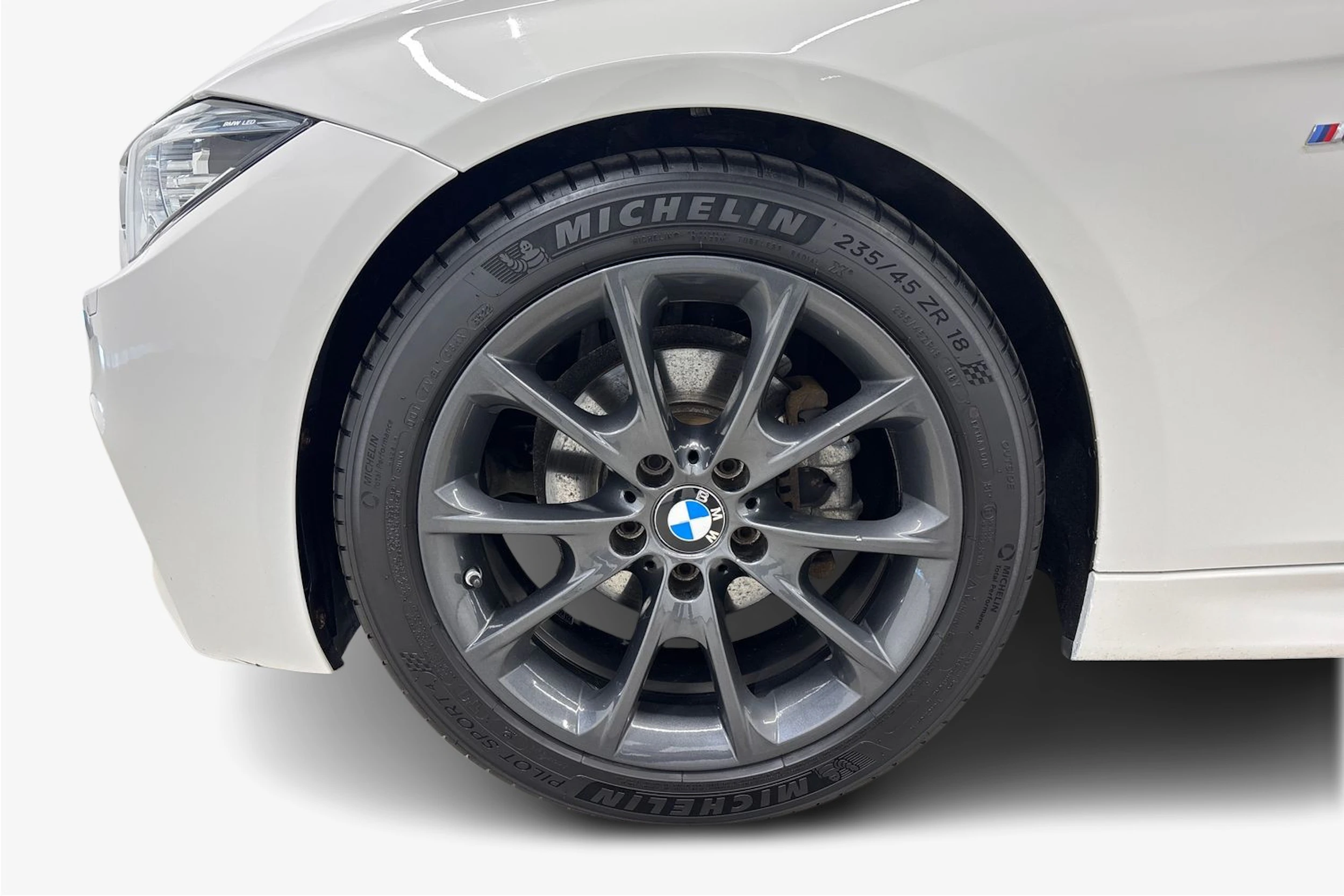valkoinen BMW 316 2017 kuva 9.