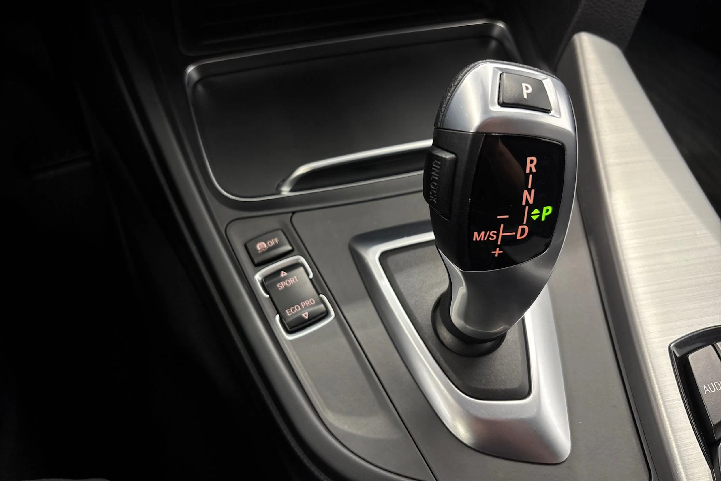valkoinen BMW 316 2017 kuva 15.