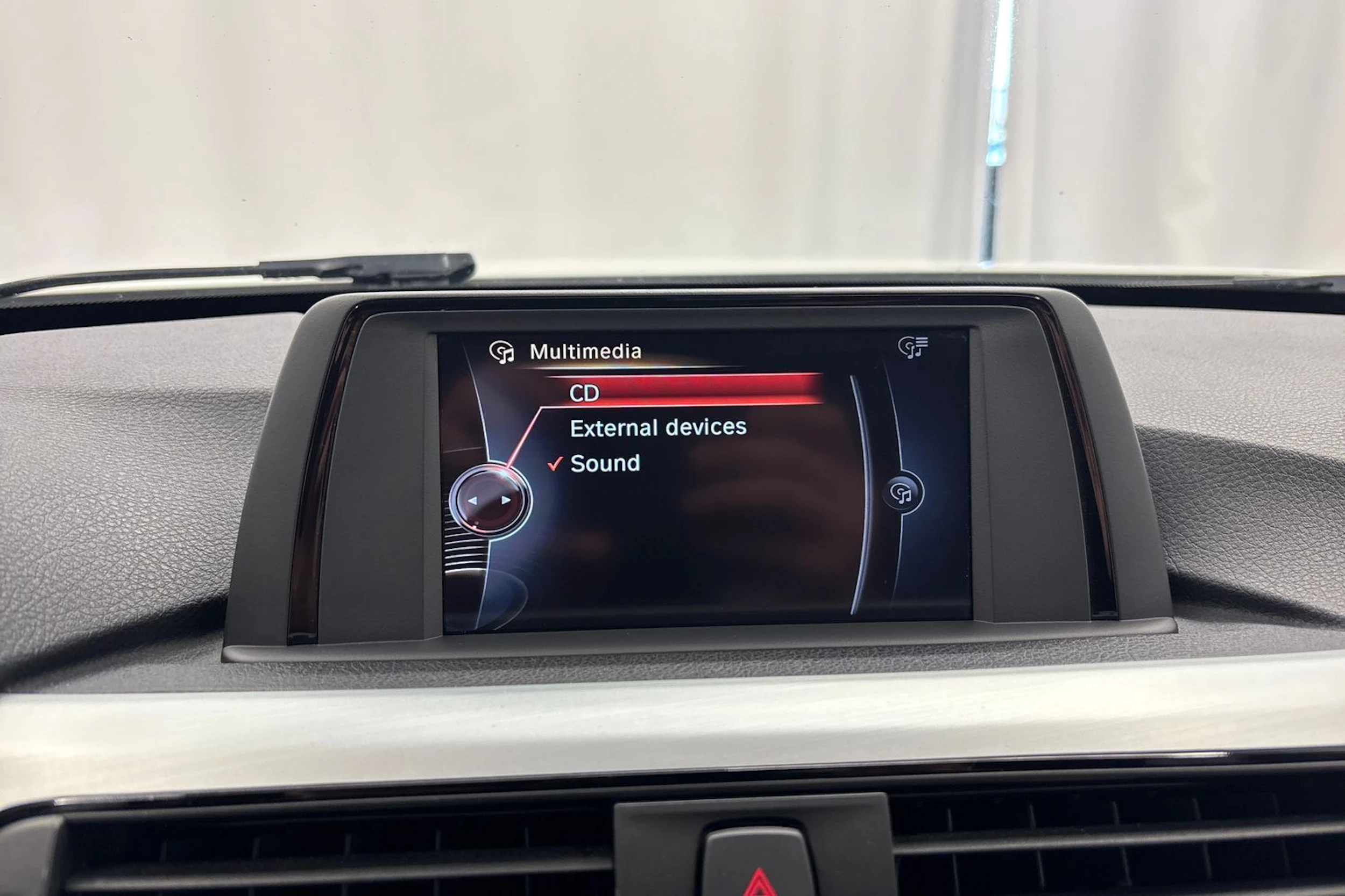 valkoinen BMW 316 2017 kuva 17.