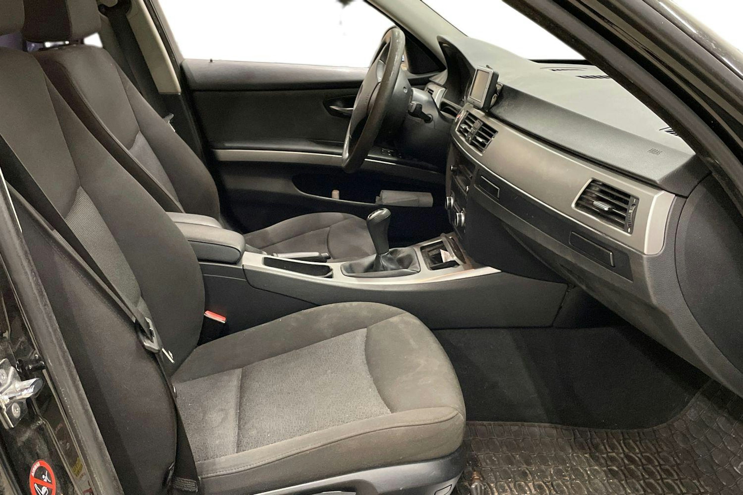 musta BMW 318 2008 kuva 7.