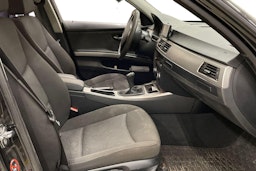 musta BMW 318 2008 kuva 7.