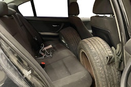 musta BMW 318 2008 kuva 8.