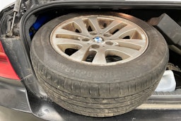 musta BMW 318 2008 kuva 9.