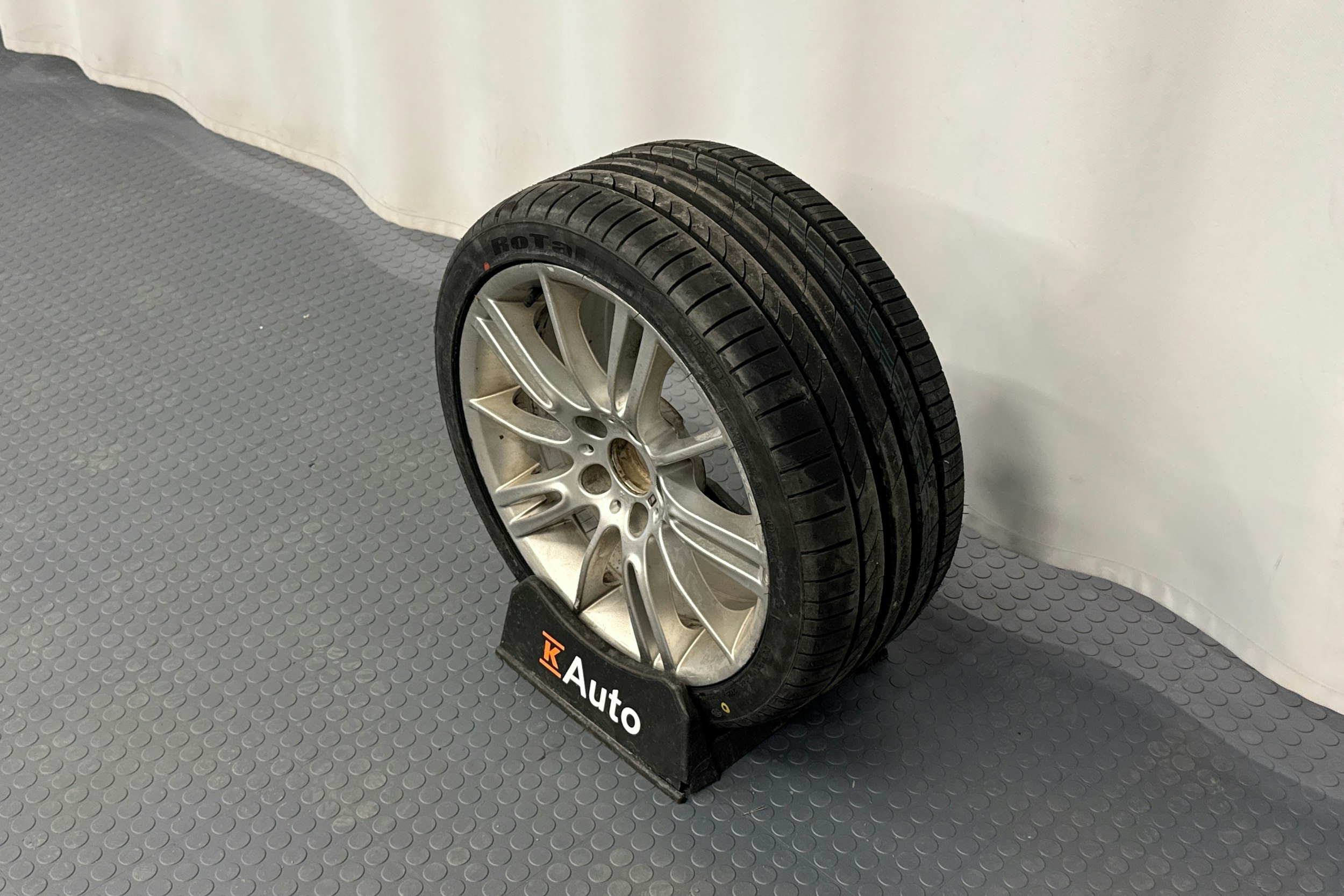 harmaa BMW 318 2008 kuva 10.