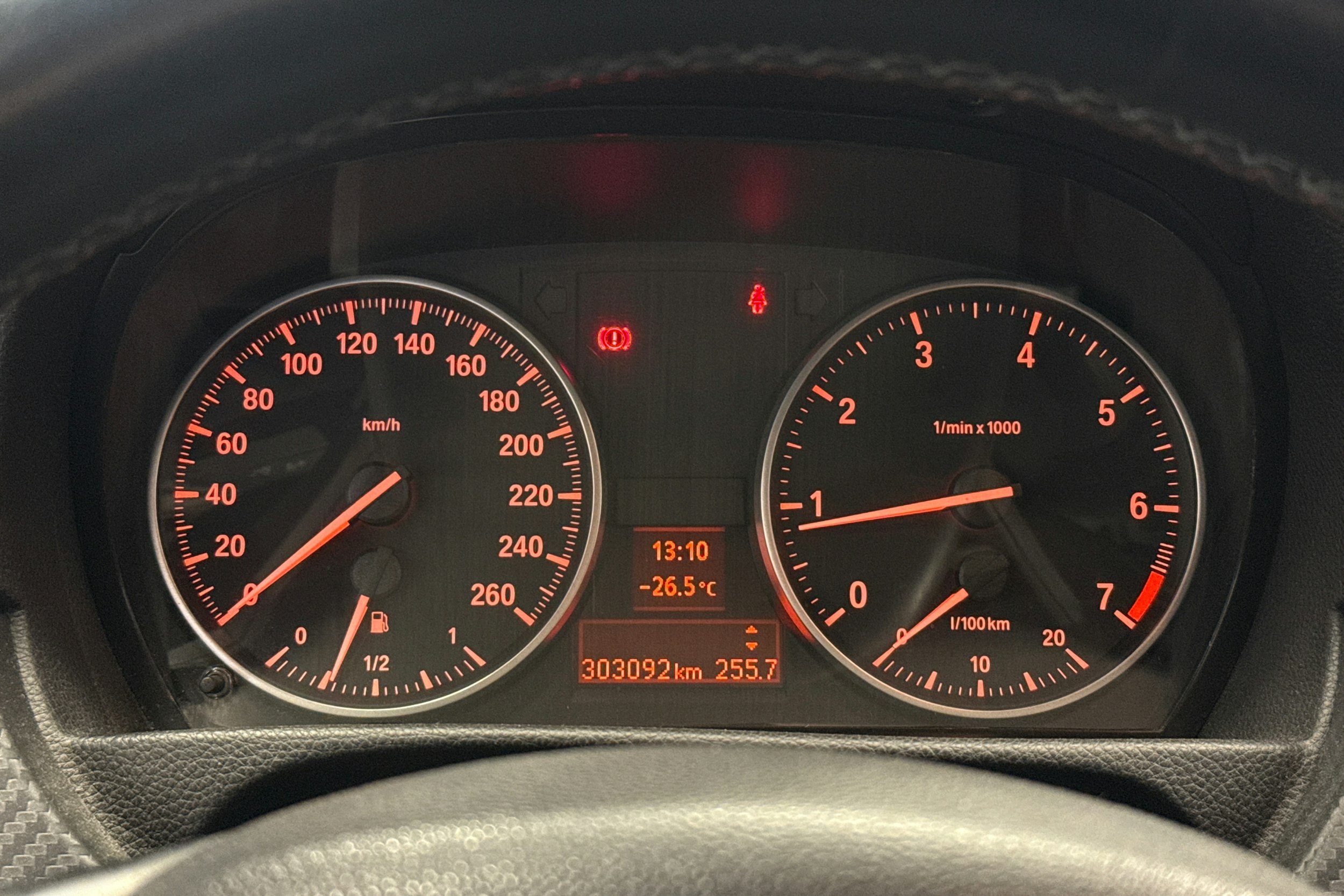 harmaa BMW 318 2008 kuva 14.