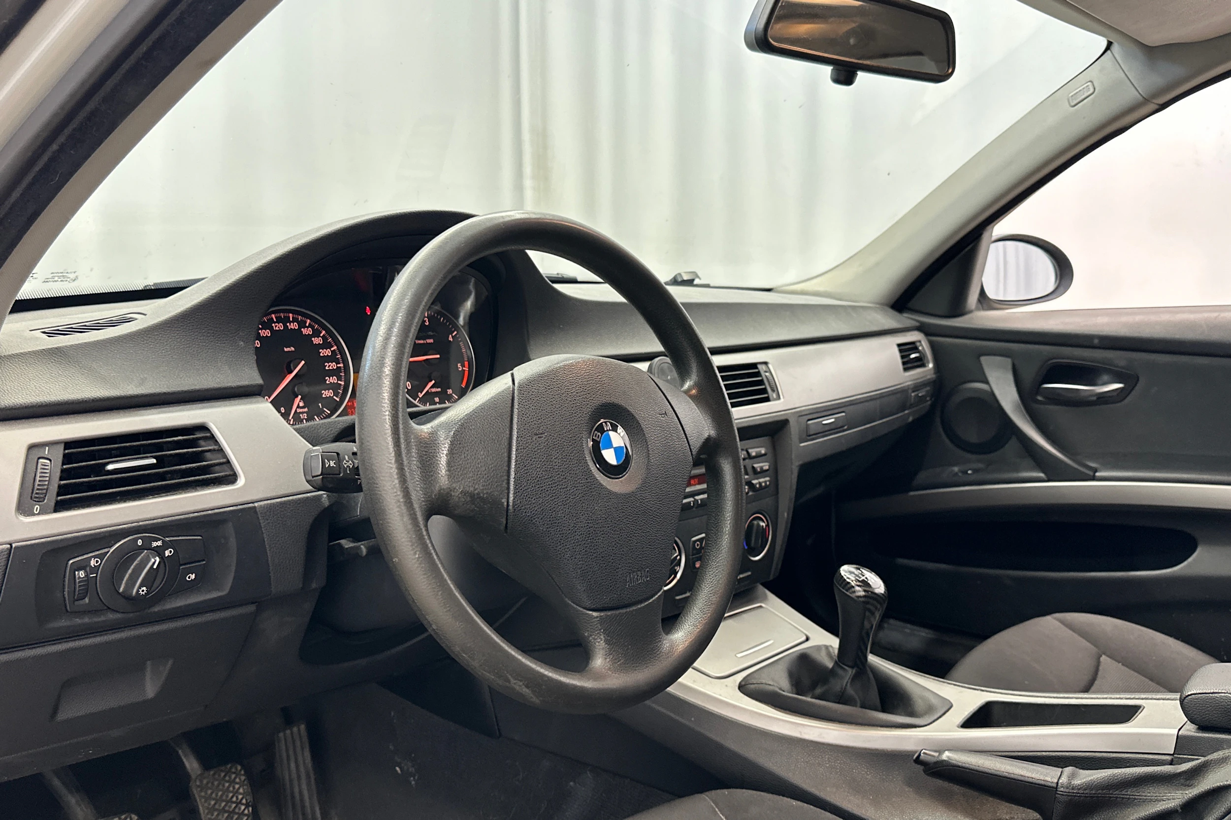 hopea BMW 318 2008 kuva 10.