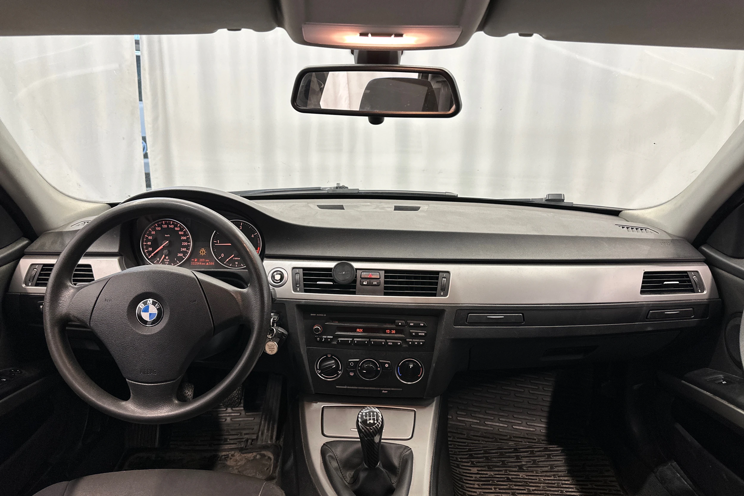 hopea BMW 318 2008 kuva 11.