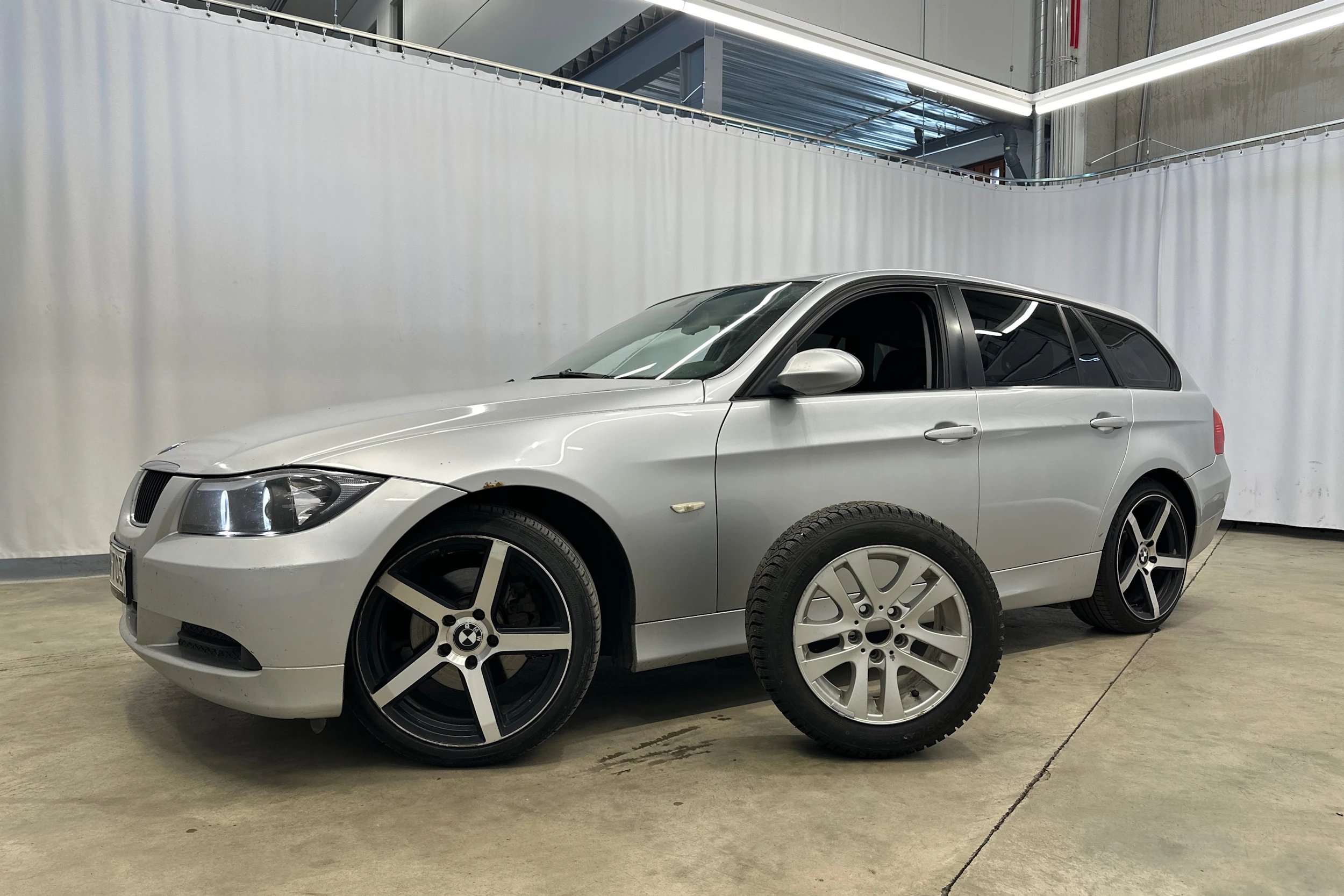 hopea BMW 318 2008 kuva 17.