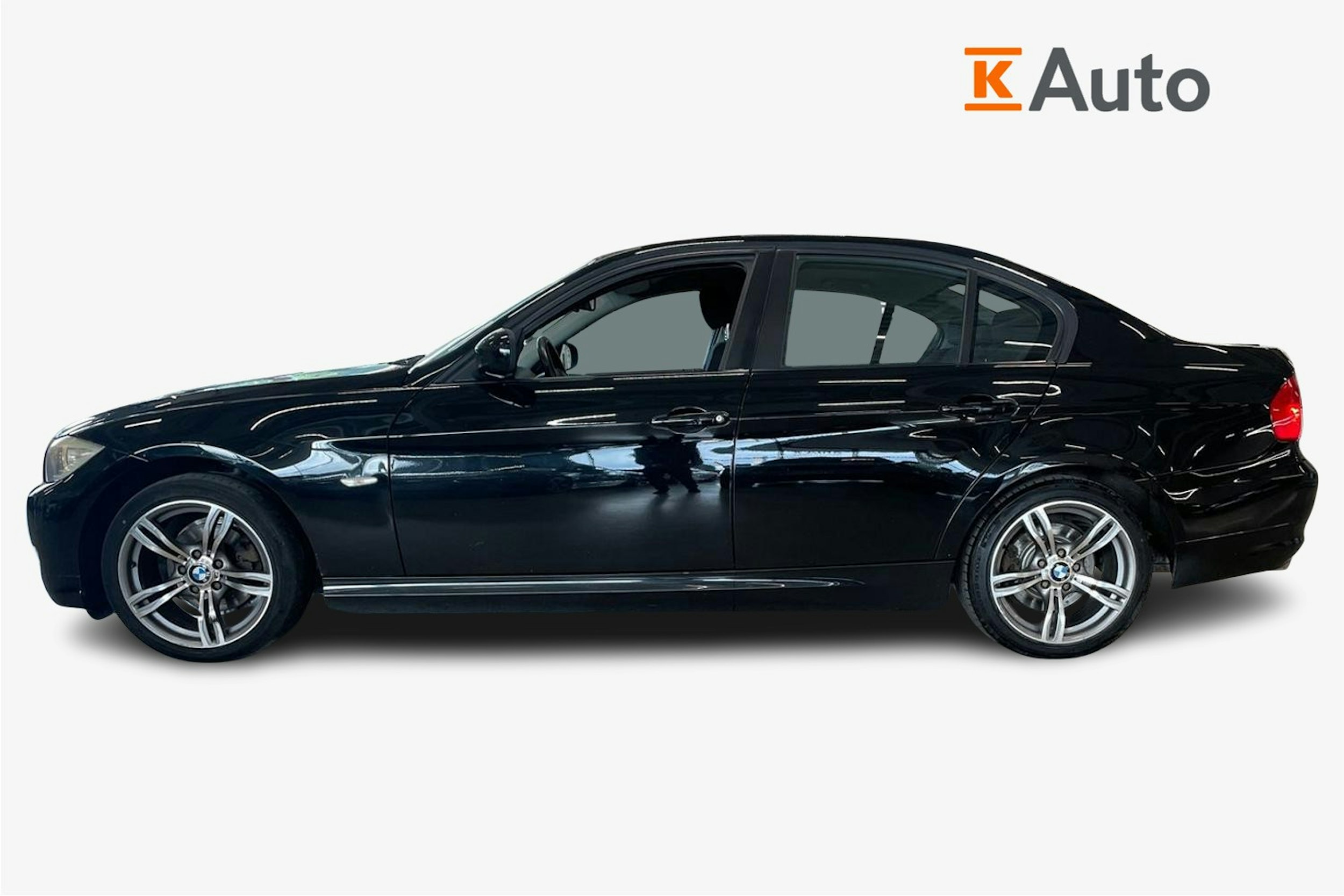 Musta BMW 318 2009 kuva 6.
