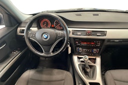 Musta BMW 318 2009 kuva 9.