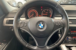 Musta BMW 318 2009 kuva 15.