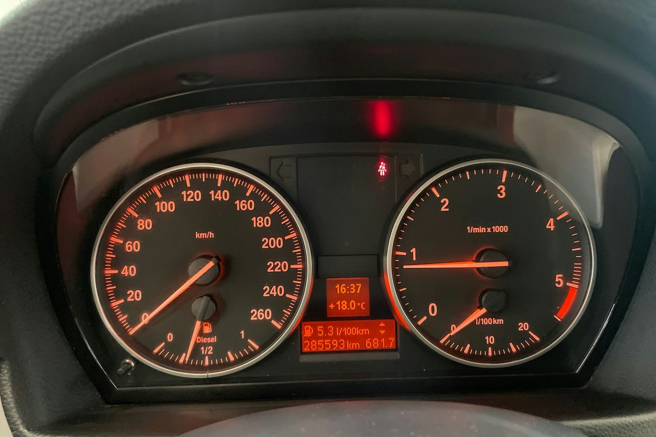 Musta BMW 318 2009 kuva 19.