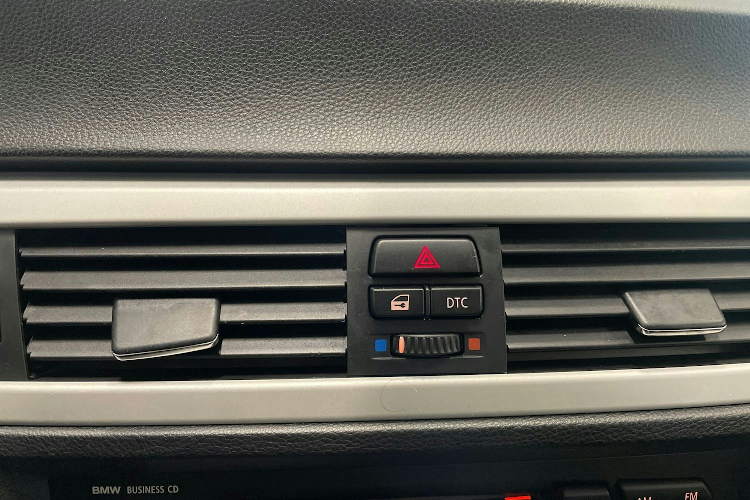 Musta BMW 318 2009 kuva 20.