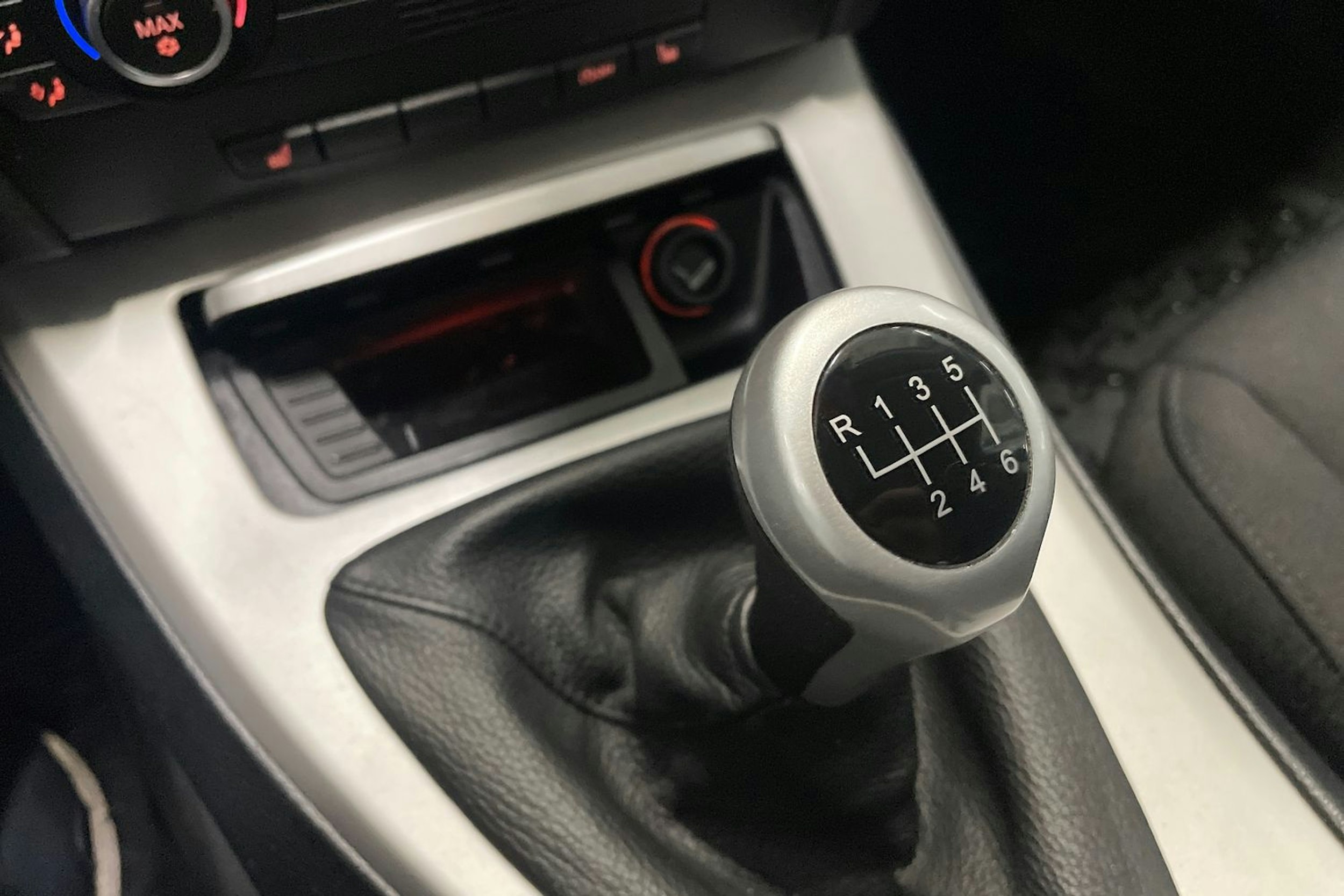 Musta BMW 318 2009 kuva 22.