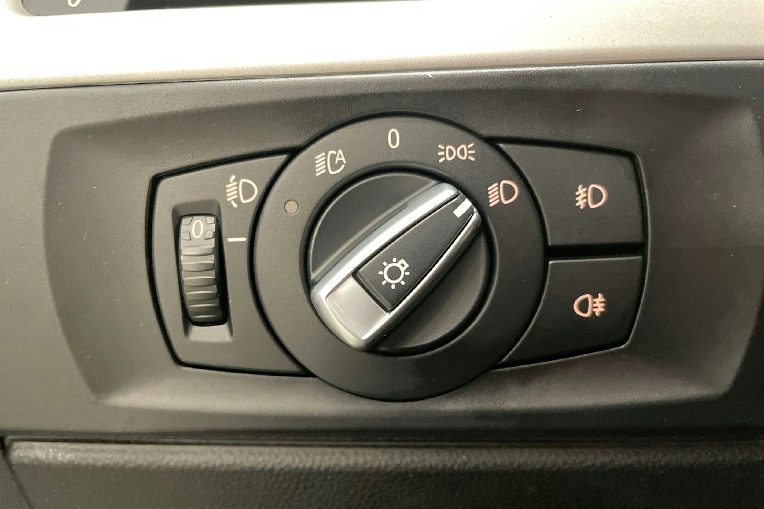 Musta BMW 318 2009 kuva 23.