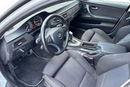 valkoinen BMW 318 2010 kuva 3.