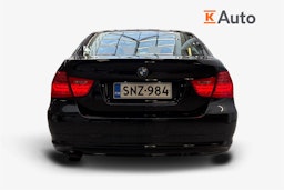 musta BMW 318 2010 kuva 3.