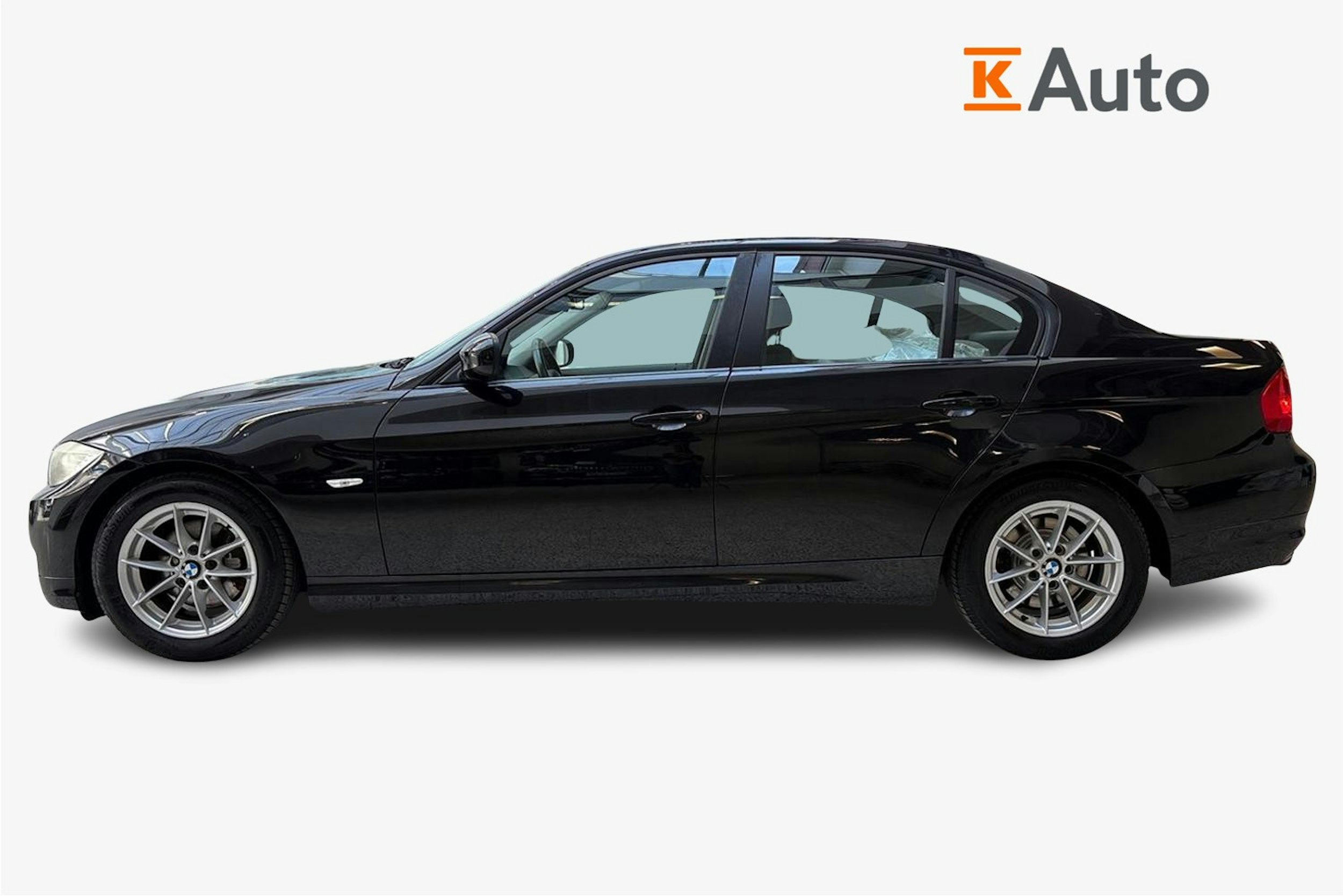 musta BMW 318 2010 kuva 6.