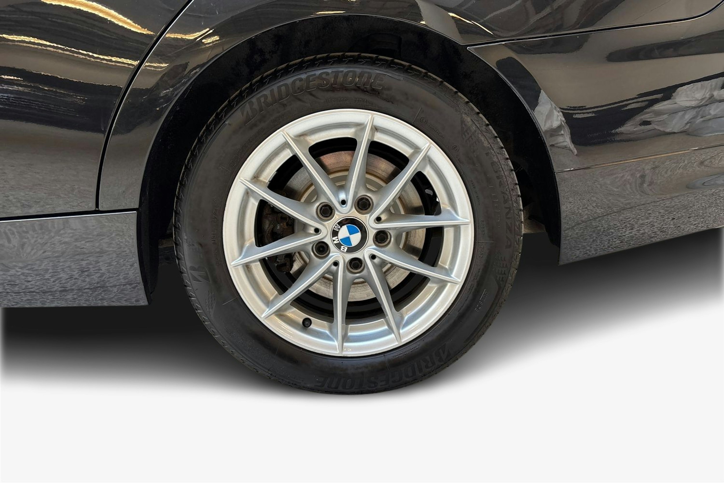musta BMW 318 2010 kuva 11.
