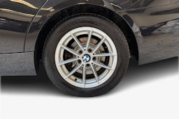 musta BMW 318 2010 kuva 11.