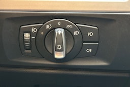 musta BMW 318 2010 kuva 16.