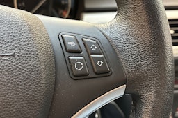 musta BMW 318 2010 kuva 18.