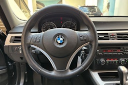 musta BMW 318 2010 kuva 20.