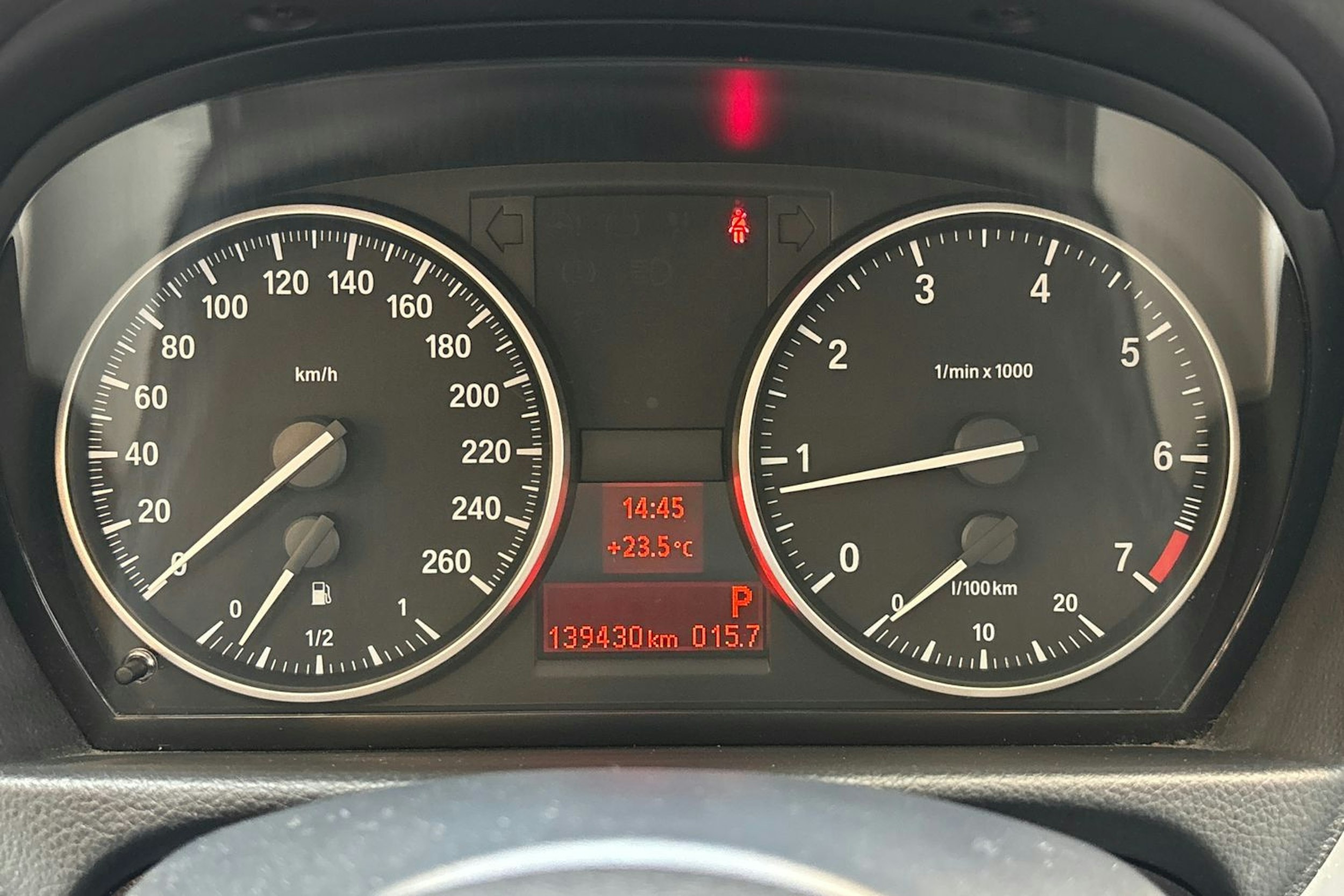 musta BMW 318 2010 kuva 21.