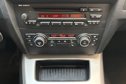 musta BMW 318 2010 kuva 22.