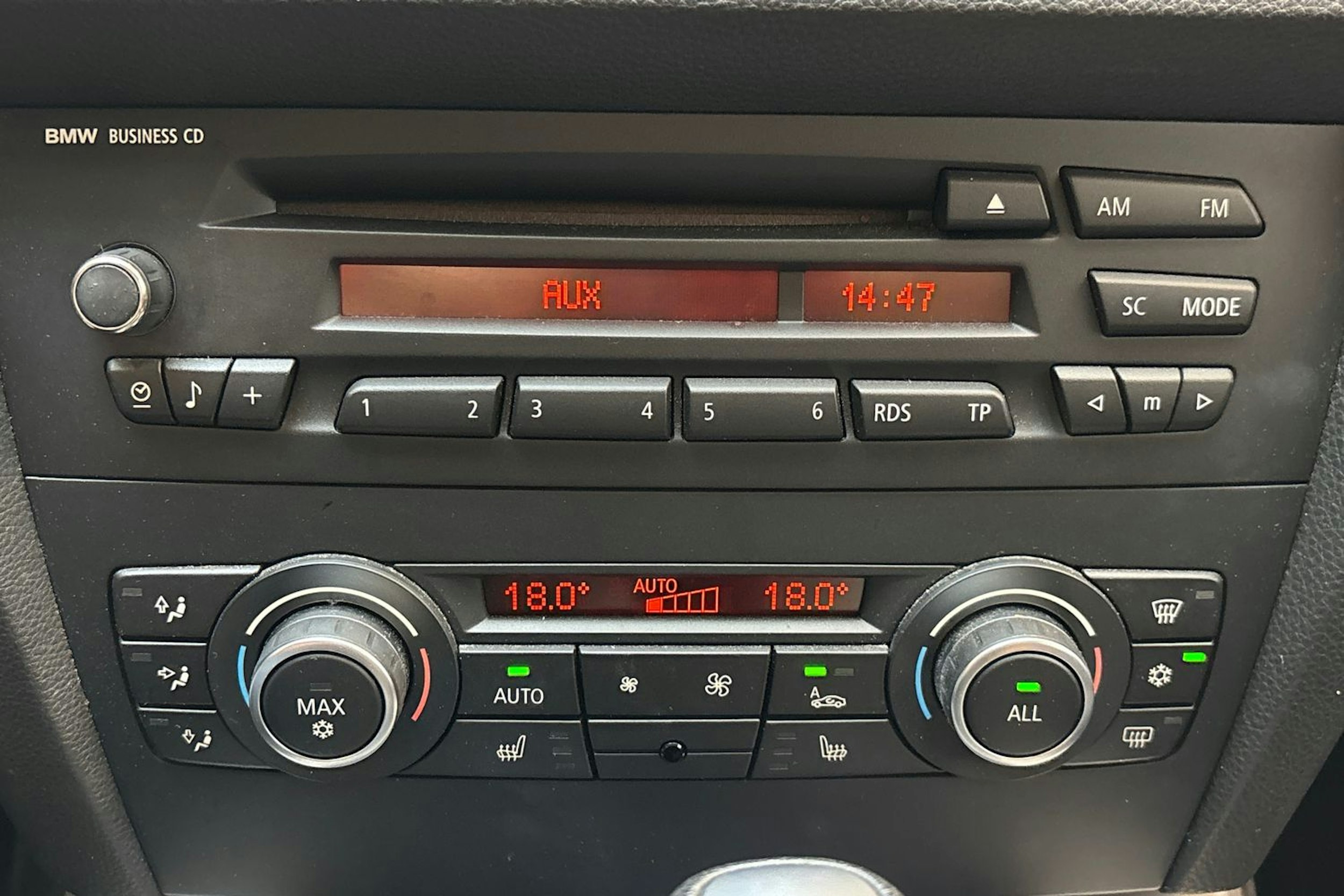 musta BMW 318 2010 kuva 24.