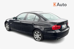 musta BMW 318 2011 kuva 2.