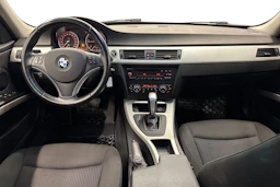 musta BMW 318 2011 kuva 7.