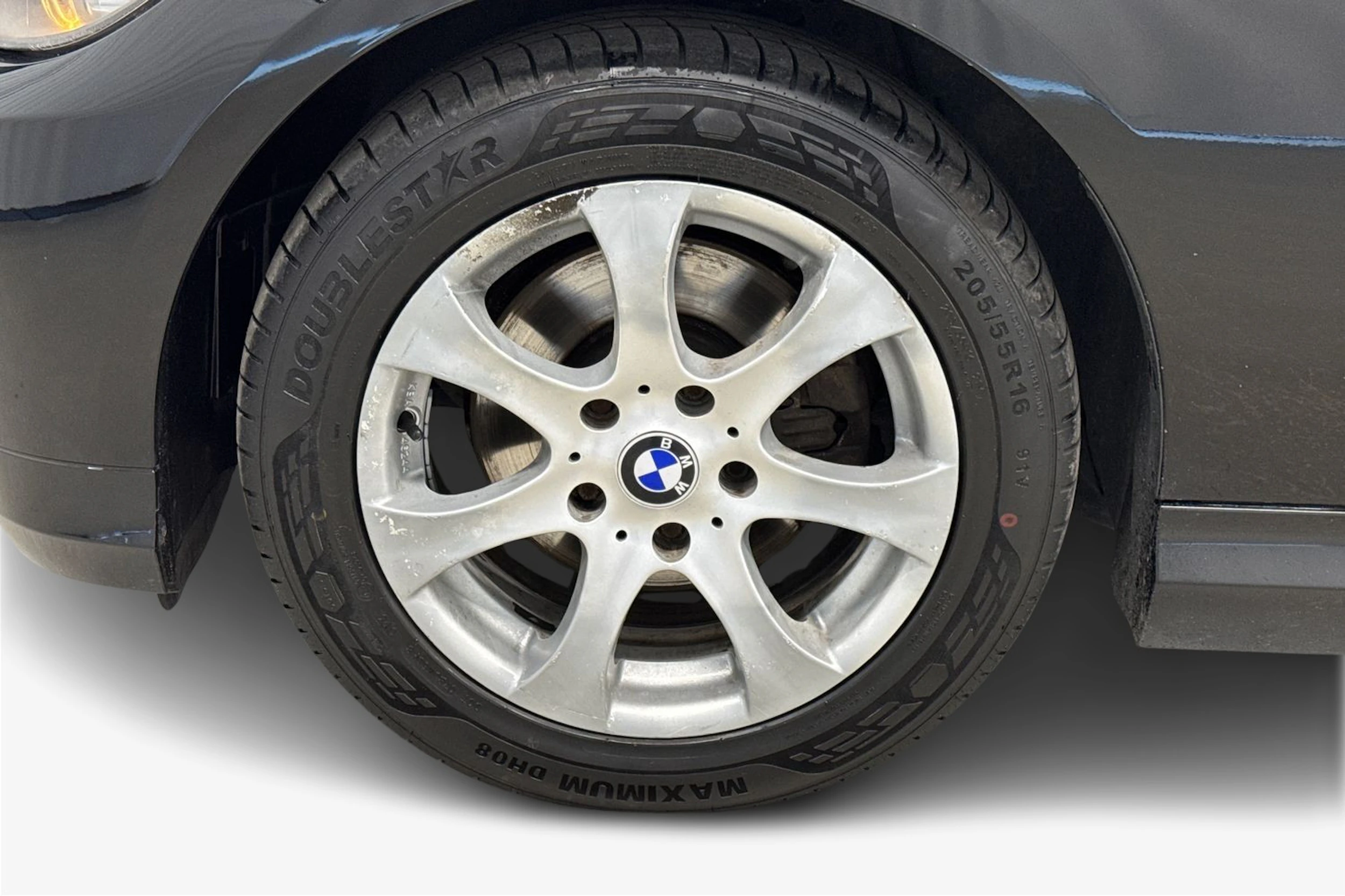 musta BMW 318 2011 kuva 9.