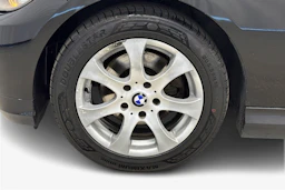 musta BMW 318 2011 kuva 9.