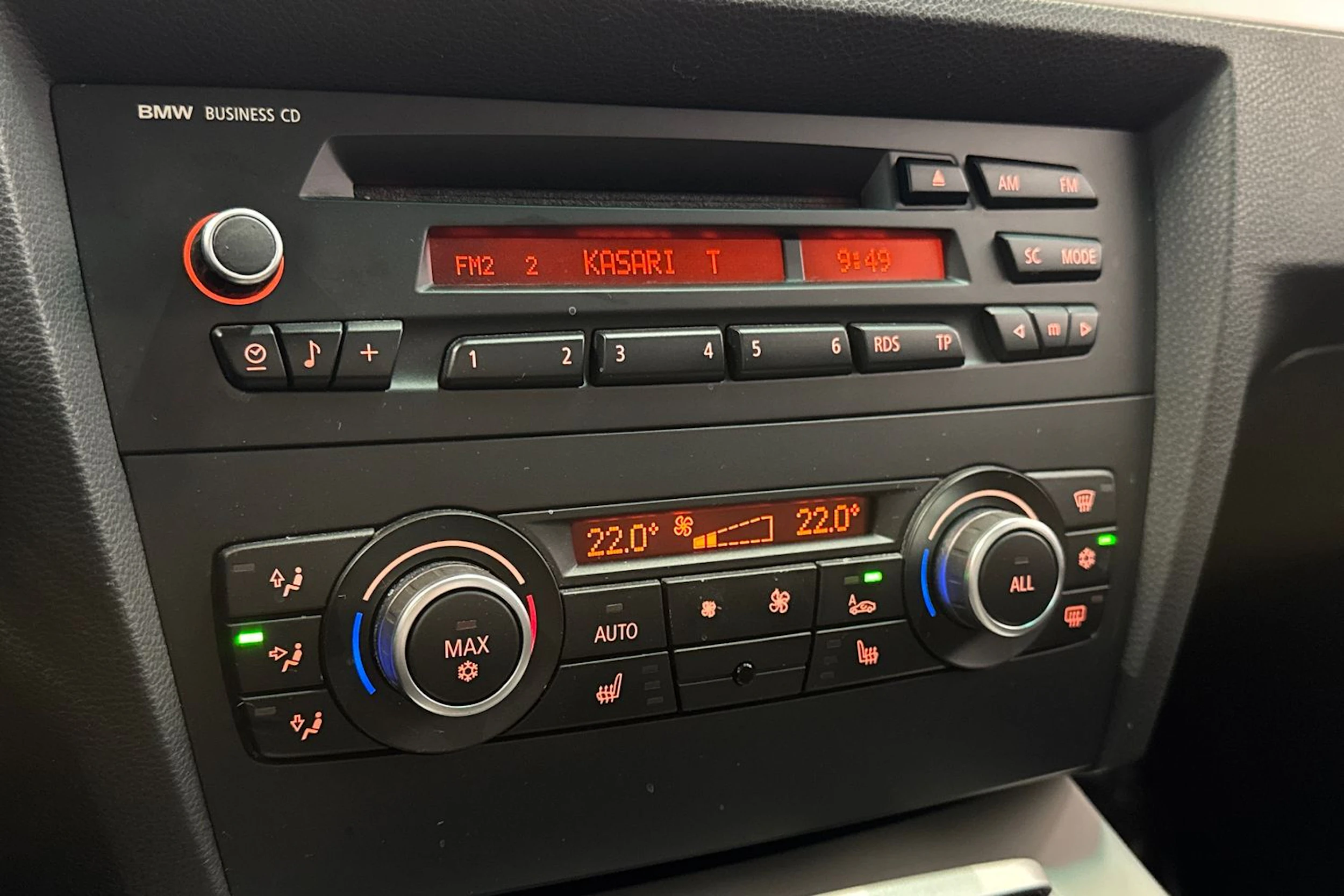 musta BMW 318 2011 kuva 17.