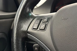 musta BMW 318 2011 kuva 19.