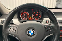 musta BMW 318 2011 kuva 21.