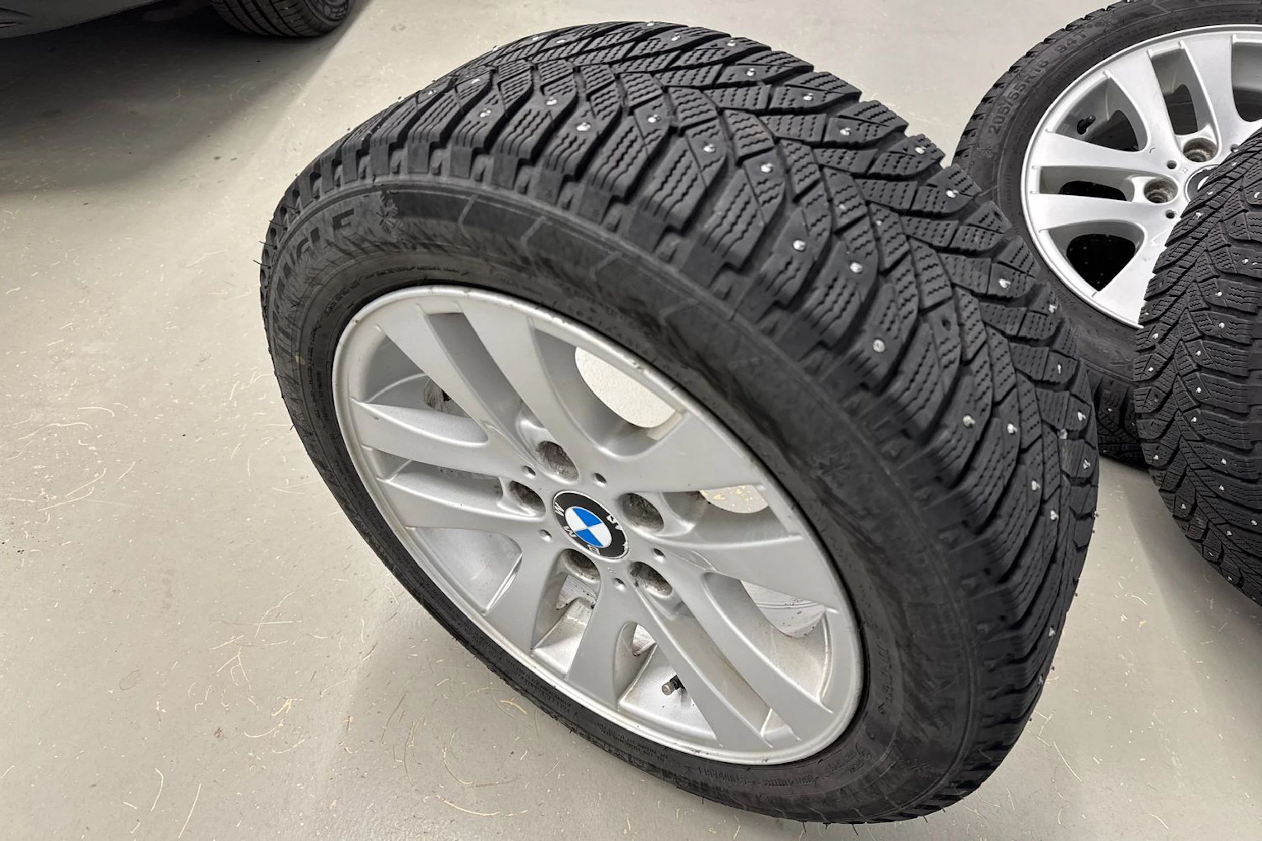 musta BMW 318 2011 kuva 23.