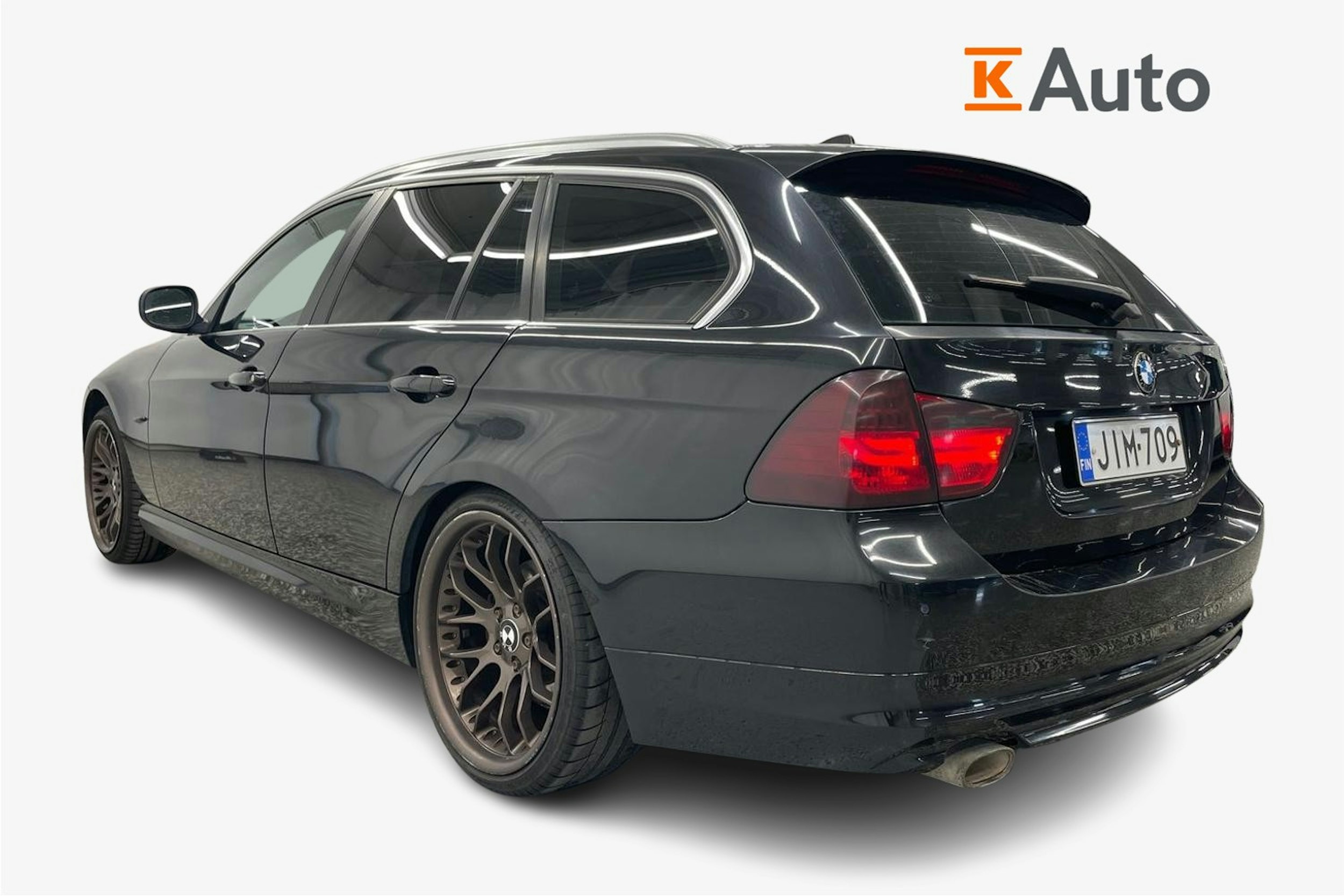 musta BMW 318 2011 kuva 2.