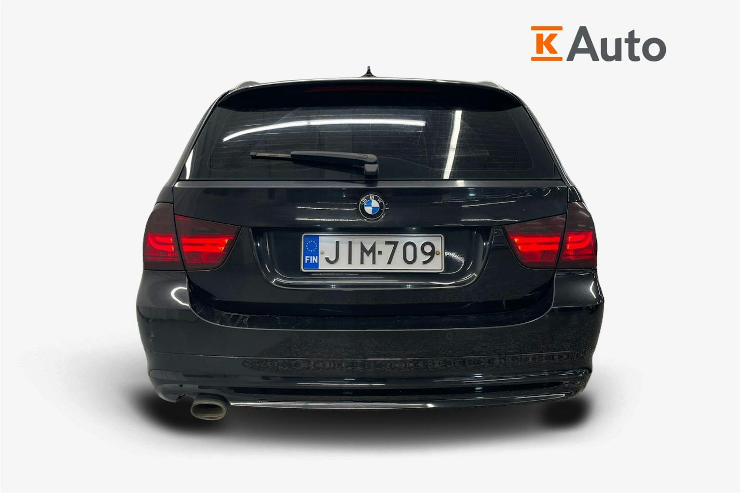 musta BMW 318 2011 kuva 3.