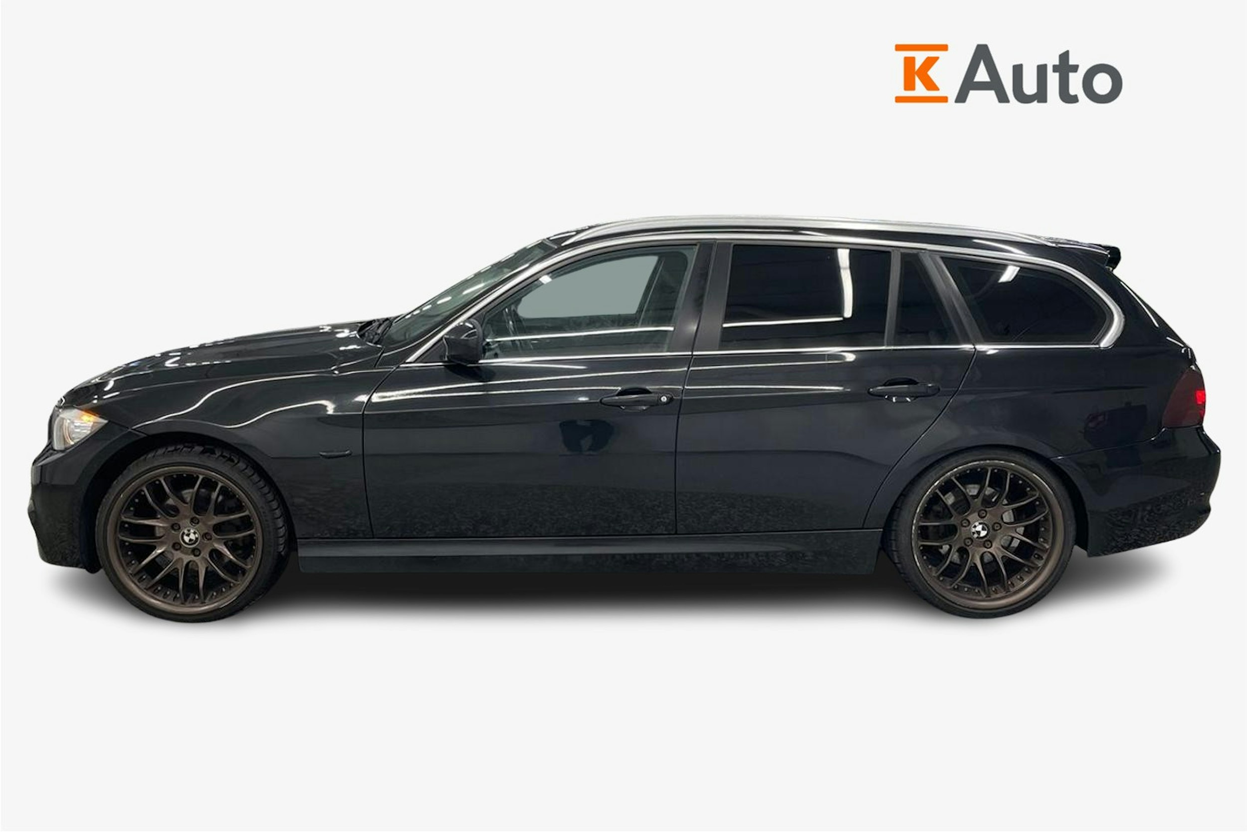 musta BMW 318 2011 kuva 6.