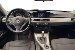 musta BMW 318 2011 kuva 9.