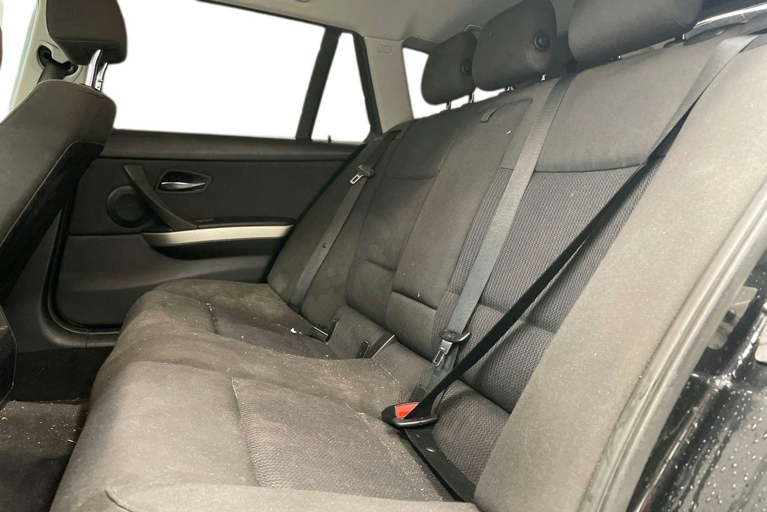 musta BMW 318 2011 kuva 10.