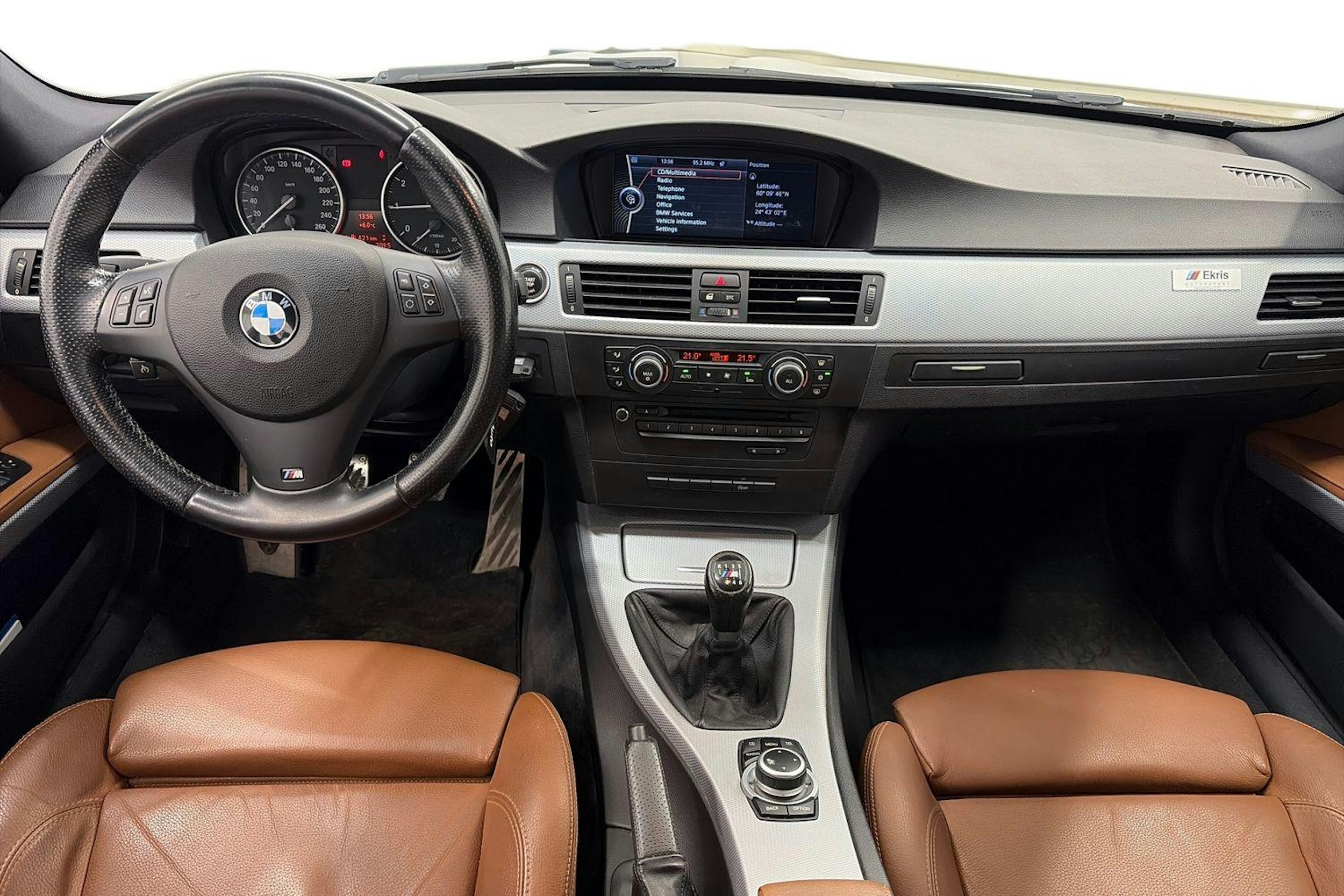 harmaa BMW 318 2012 kuva 9.