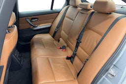 harmaa BMW 318 2012 kuva 10.