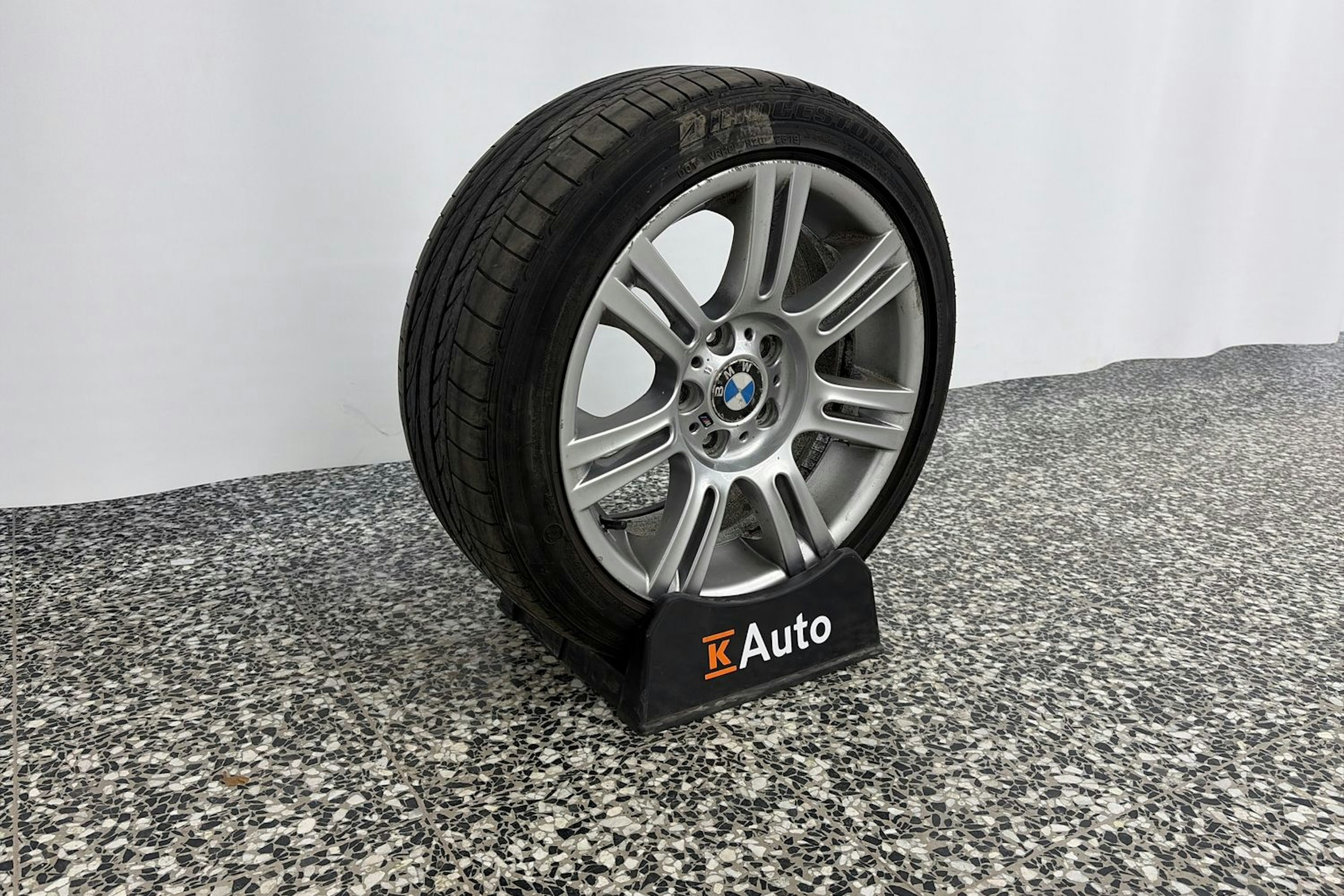 harmaa BMW 318 2012 kuva 13.